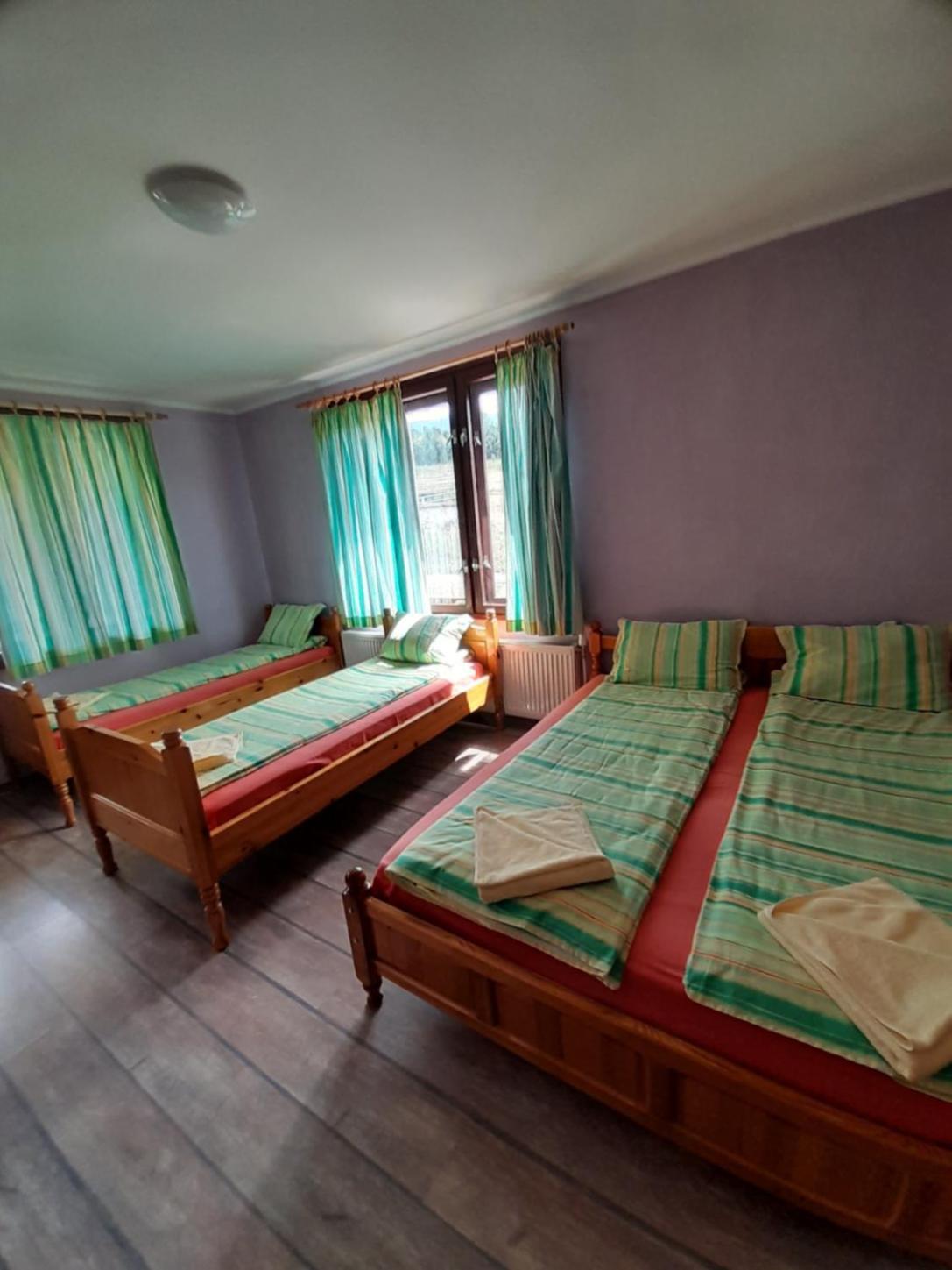 Guest House Lorian Madzhare Ngoại thất bức ảnh