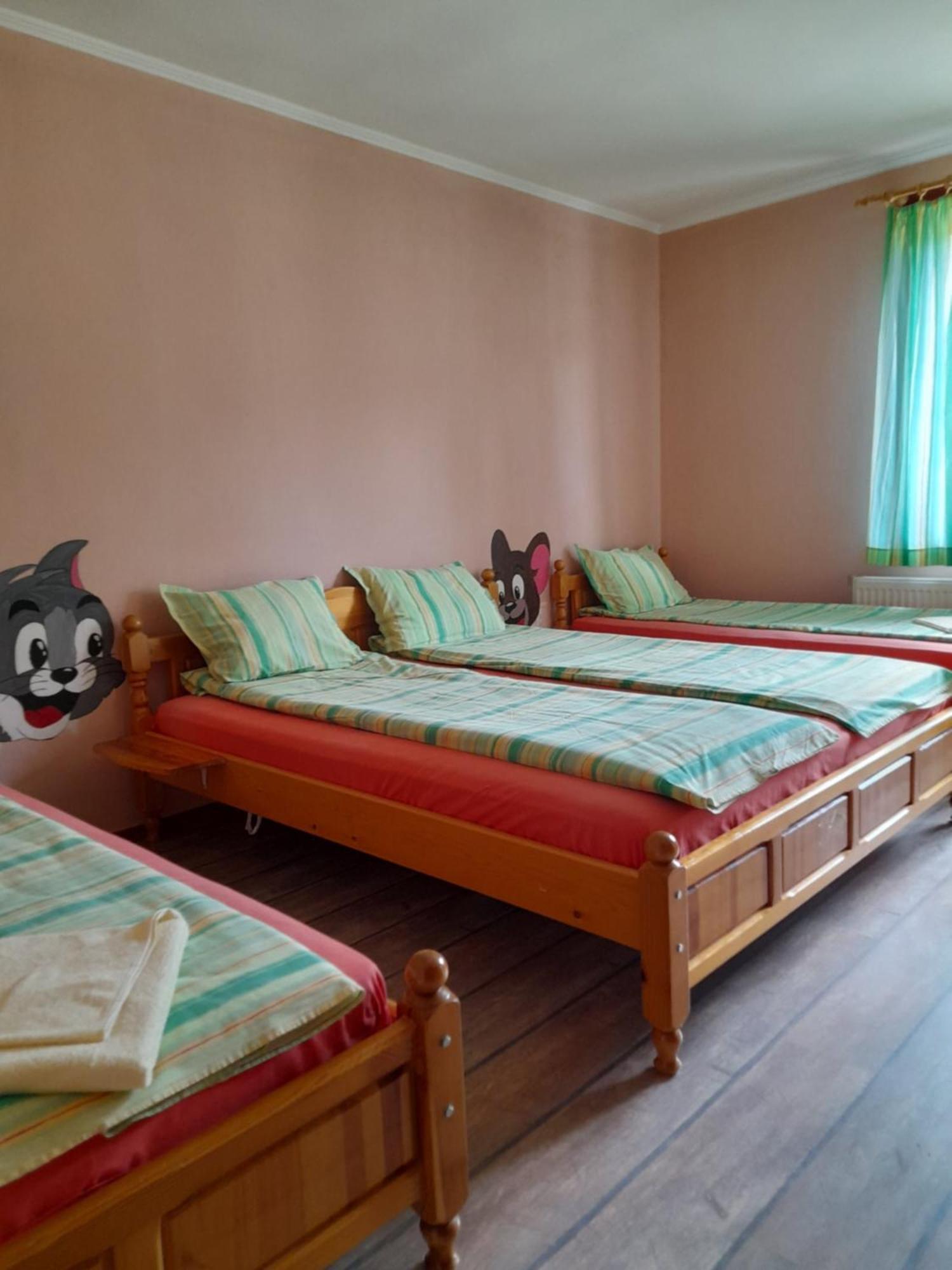 Guest House Lorian Madzhare Ngoại thất bức ảnh