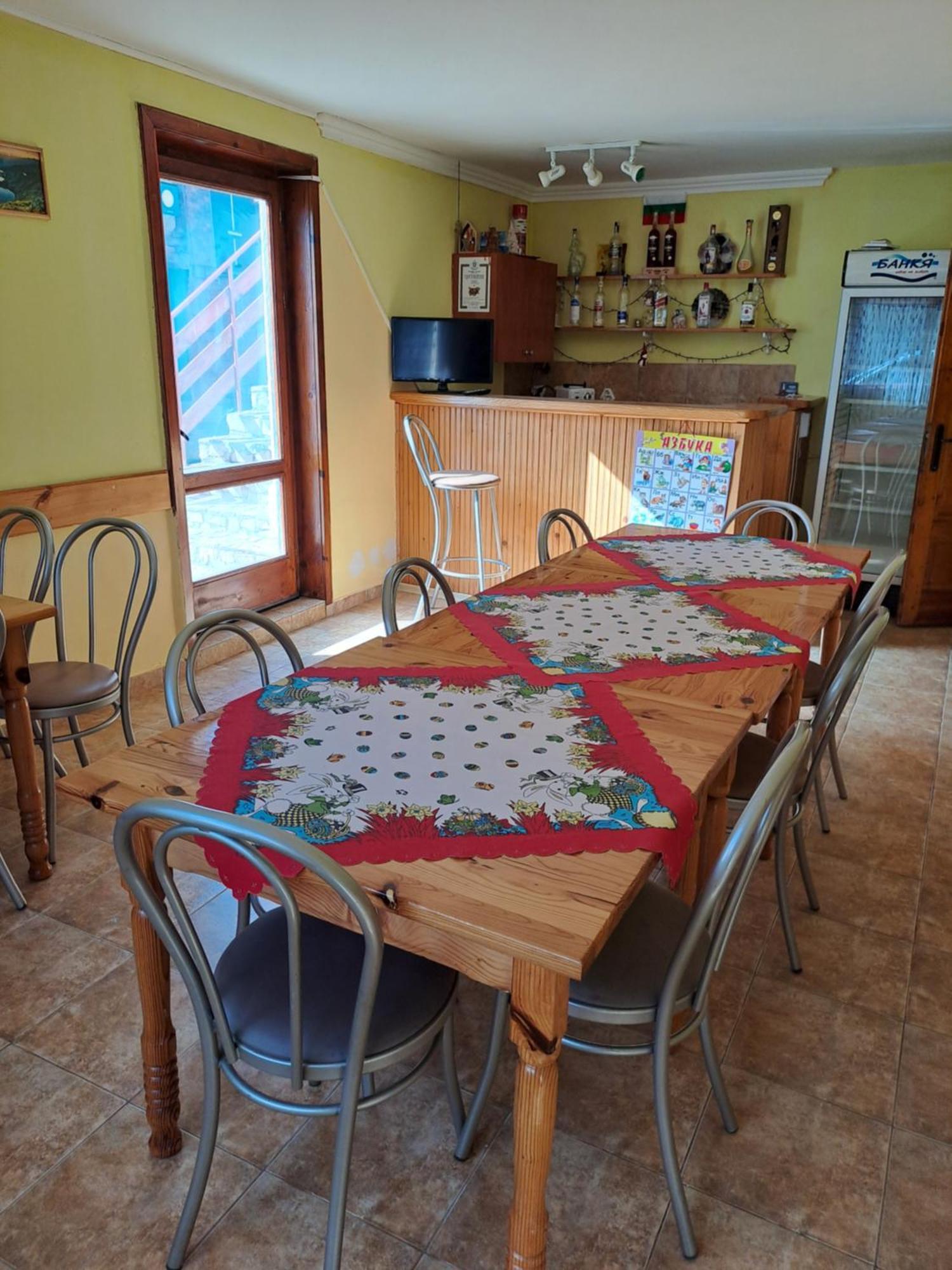 Guest House Lorian Madzhare Ngoại thất bức ảnh