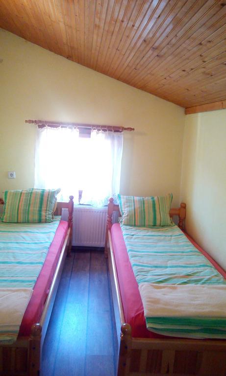 Guest House Lorian Madzhare Ngoại thất bức ảnh
