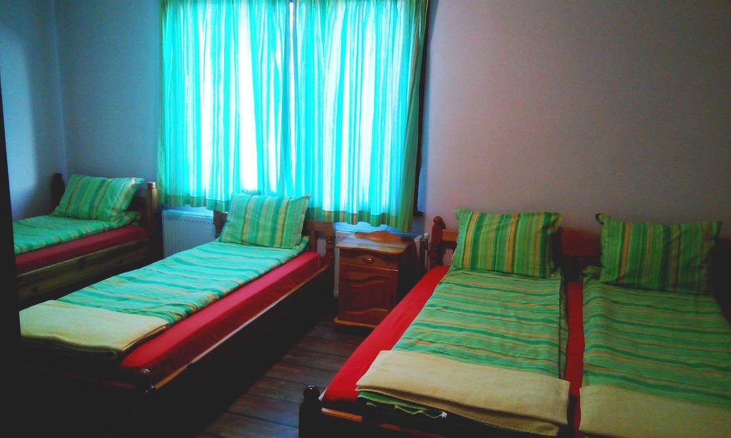 Guest House Lorian Madzhare Ngoại thất bức ảnh