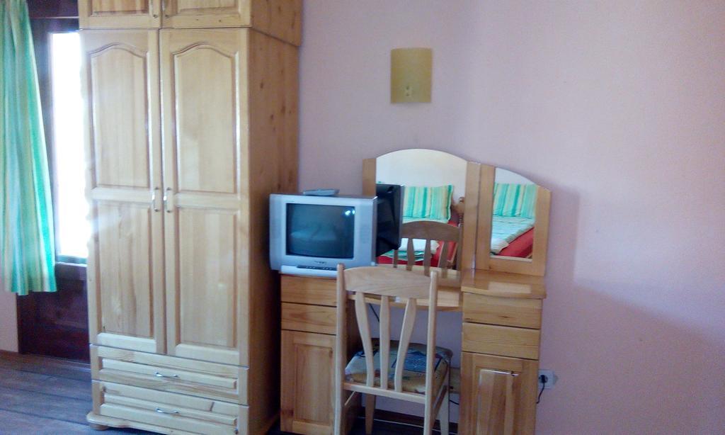 Guest House Lorian Madzhare Ngoại thất bức ảnh